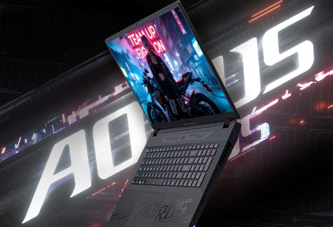 Laptop GIGABYTE Aorus Master 18 - Gamingowy laptop GIGABYTE Aorus Master 18, ukazujący elegancki wygląd i zaawansowane możliwości na tle napisu Aorus.