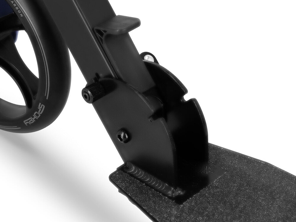 Hulajnoga SPOKEY City Flow 200 Czarno-niebieski zbliżenie na konstrukcję wykonana w 50% z aluminium i w 50% ze stali wytrzymałość maksymalne obciążenie do 100 kg odporna na codzienne użytkowanie łączy stabilność z komfortem przenoszenia