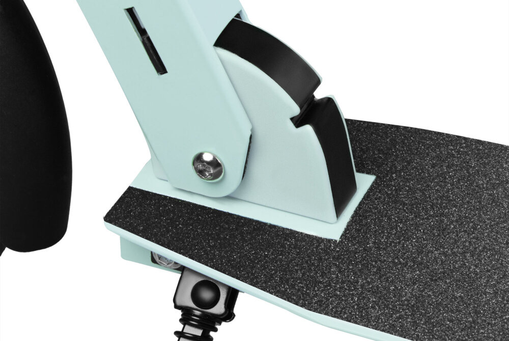 Hulajnoga SPOKEY City Flow 200 Pro Czarno-zielony zbliżenie na konstrukcję wykonana z aluminium wytrzymałość maksymalne obciążenie do 100 kg odporna na codzienne użytkowanie łączy stabilność z komfortem przenoszenia