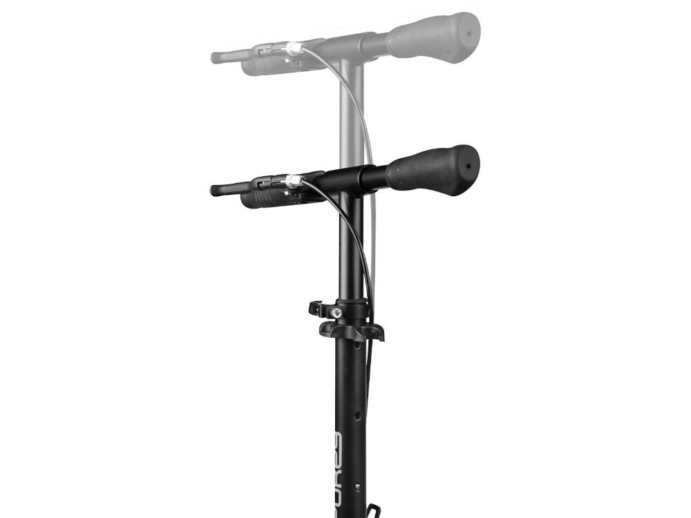 Hulajnoga SPOKEY City Flow 200 Pro Czarno-szary zbliżenie na kierownicę pokazana możliwość regulacji trzy poziomy wysokości kierownicy zakres regulacji 87–94–101 cm komfort jazdy kontrola nad pojazdem płynne prowadzenie hulajnogi uniwersalność wygoda bezpieczeństwo