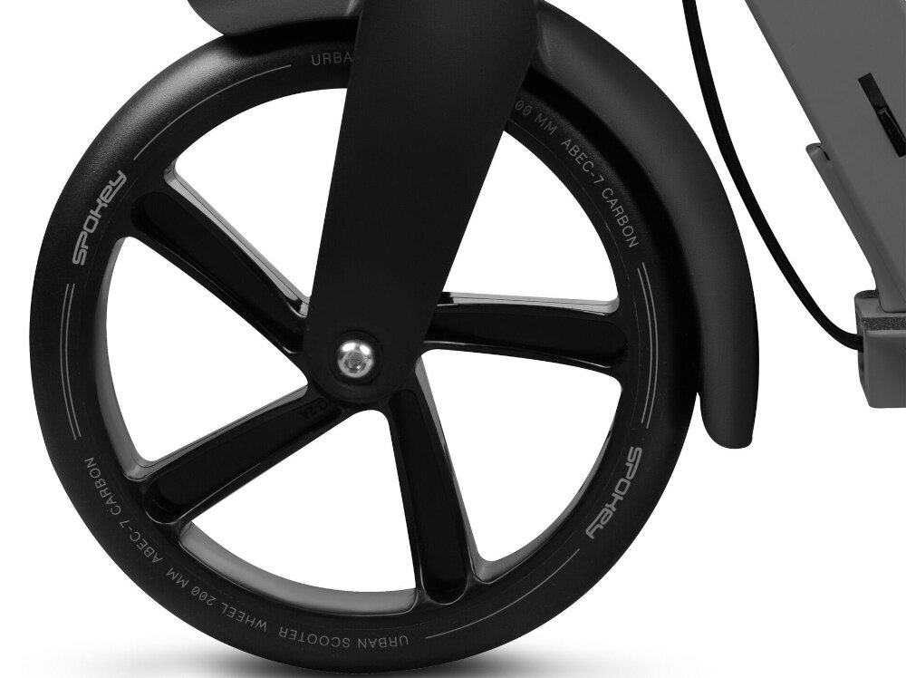 Hulajnoga SPOKEY City Flow 200 Pro Czarno-szary zbliżenie na przednie kółko kółka o średnicy 200 mm z poliuretanu (PU) o twardości 82A łożyska ABEC-9 Carbon płynność jazdy stabilność ogranicza wibracje komfort duża powierzchnia styku z podłożem