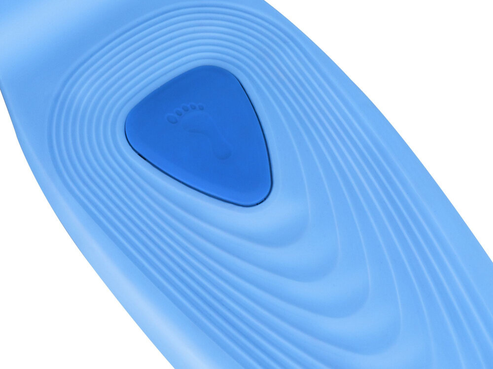 Hulajnoga dla dzieci SPOKEY Hopi Niebieski zbliżenie na deck antypoślizgowy deck z wytrzymałego tworzywa PP bezpieczeństwo komfort podczas jazdy stabilna pozycja połączenie elementów z nylonu aluminium i stali trwałość lekkość konstrukcji sprzyja nauce równowagi