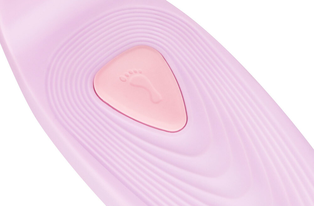 Hulajnoga dla dzieci SPOKEY Hopi Różowy zbliżenie na deck antypoślizgowy deck z wytrzymałego tworzywa PP bezpieczeństwo komfort podczas jazdy stabilna pozycja połączenie elementów z nylonu aluminium i stali trwałość lekkość konstrukcji sprzyja nauce równowagi