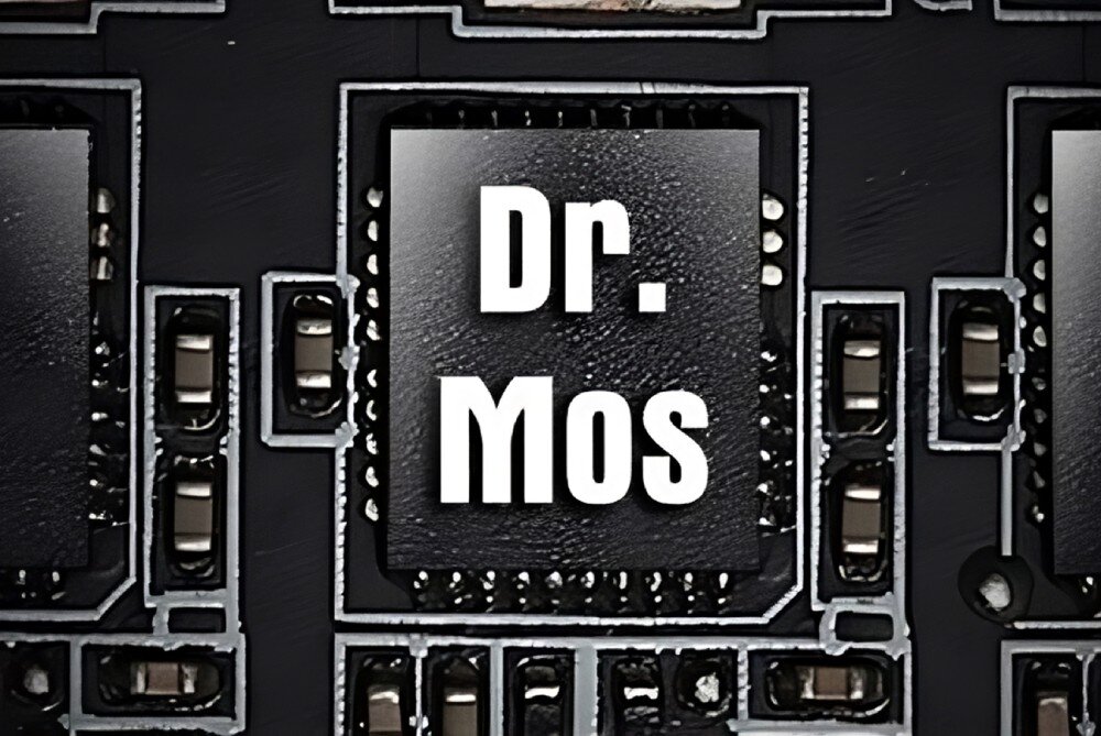 Karta graficzna ASROCK Radeon RX 9070 Steel Legend OC 16GB Zbliżenie na układ scalony z napisem 'Dr. Mos' umieszczony na czarnym laminacie płyty PCB, komponenty, działanie, dławiki