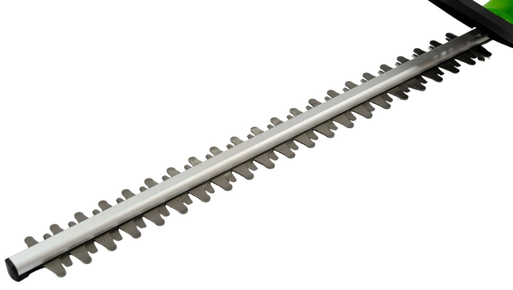 Nożyce do żywopłotów GREENSO UAO006-Z4 akumulatorowe zbliżenie na ostrze ostrze o długości 510 mm do cięcia na większych powierzchniach rozstaw zębów 16 mm zwiększa zakres ciętych pędów lepsza kontrola nad gęstszymi gałęziami