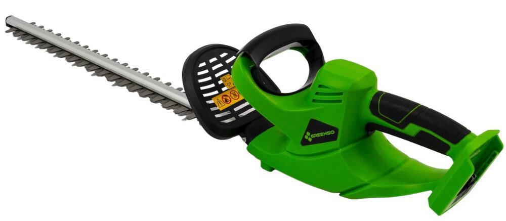 Nożyce do żywopłotów GREENSO UAO006-Z4 akumulatorowe nożyce na białym tle widoczne od tyłu pod skosem prędkość pracy 1200 obr./min sprawne cięcie większości popularnych gatunków krzewów stabilne działanie silnika równe prowadzenie ostrza zmniejsza ryzyko uszkodzenia delikatnych pędów