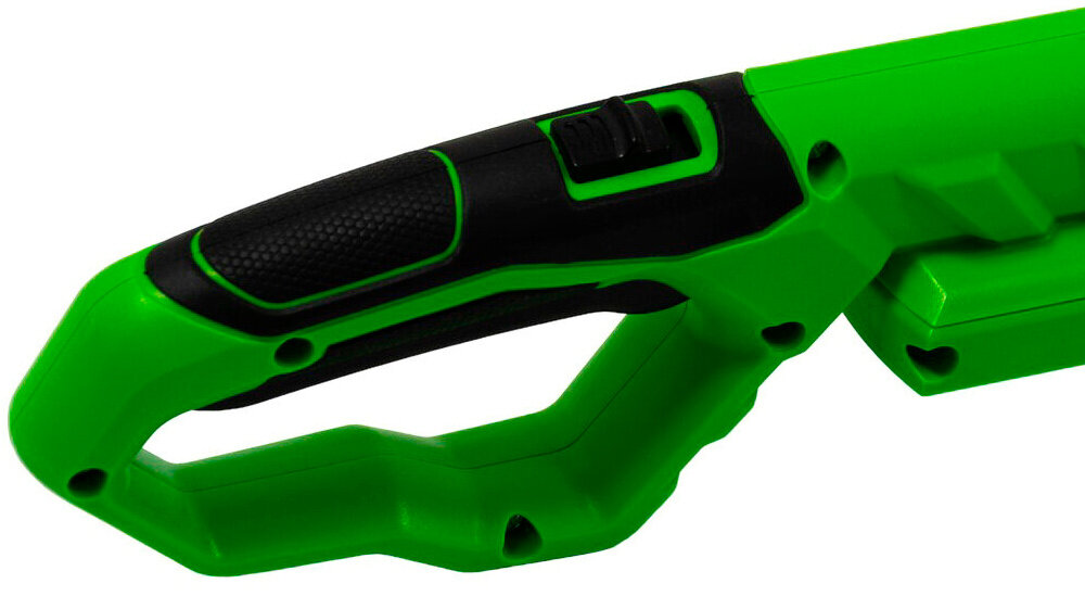 Nożyce do żywopłotów GREENSO UAO008-Z4 akumulatorowe zbliżenie na uchwyt lekka konstrukcja ważąca około 2,9 kg (4,7 kg z akumulatorem) ułatwia manewrowanie ergonomiczny uchwyt pewny chwyt można prowadzić ostrze stabilnie i precyzyjnie komfort pracy przez cały czas