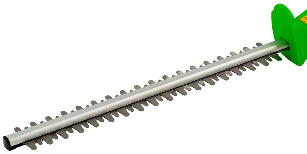 Nożyce do żywopłotów GREENSO UAO008-Z2 akumulatorowe zbliżenie na ostrze wysokiej jakości ostrze o długości 41 cm cięcie na dużej powierzchni falista konstrukcja stabilizuje prowadzenie nożyc równa linia cięcia ogranicza ześlizgiwanie się z gałązek