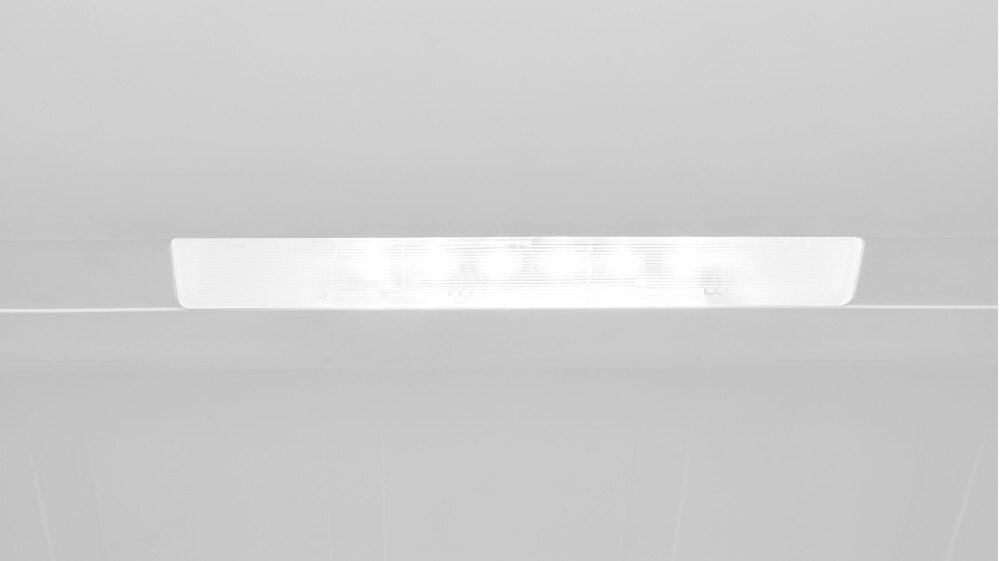 LODÓWKA MIDEA MDRB548MME46 zdjęcie lifestyle poziomy panel górny białe światło diody Funkcjonalne oświetlenie LED jasne wnętrze widoczność energooszczędność komfort użytkowania