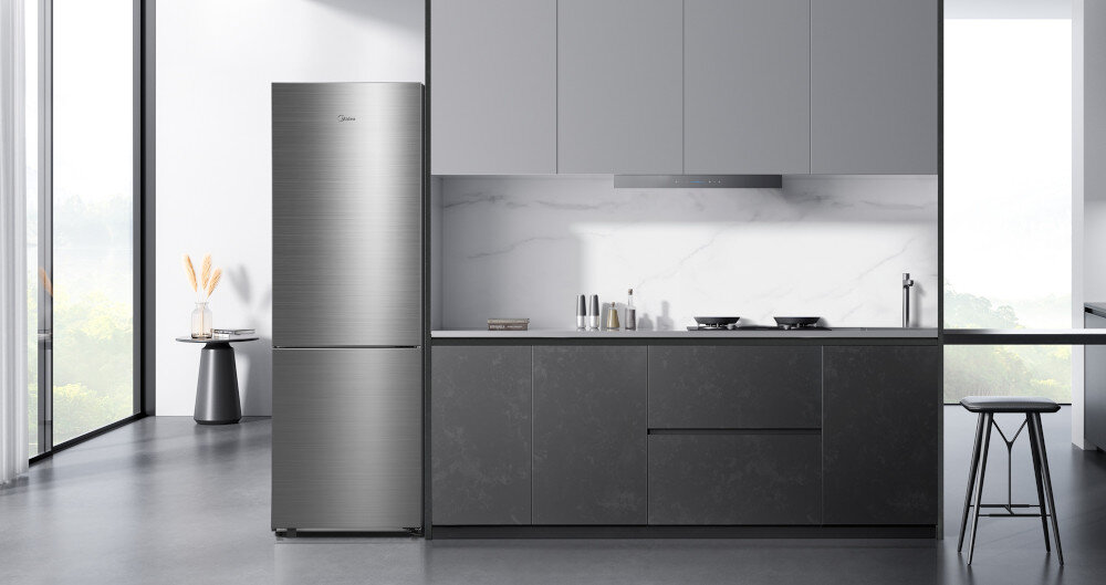 LODÓWKA MIDEA MDRB548MME46 zdjęcie lifestyle kuchnia front zamknięta kolor stal srebrny stal nierdzewna wygląd styl estetyka aranżacje