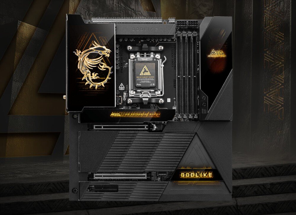 Płyta główna MSI MEG X870E Godlike Czarno-srebrny płyta główna z dużymi radiatorem i złączami pod kartę graficzną, widoczne miejsce na procesor i gniazdo M.2

