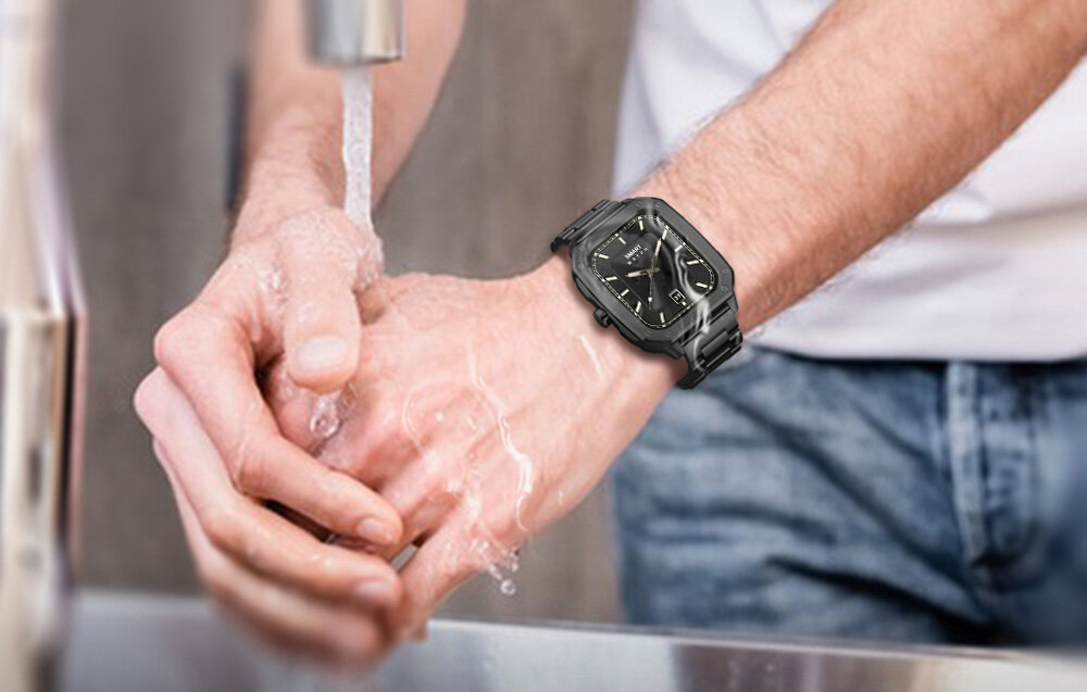 Smartwatch BLITZWOLF BW-GTC3 człowiek myje ręce z zegarkiem na ręku