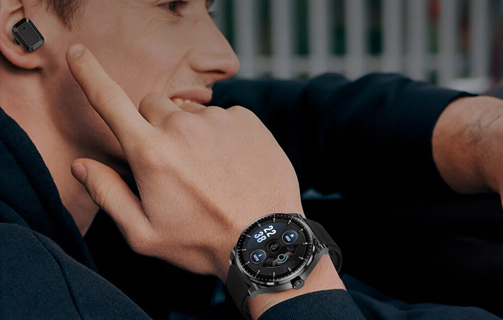 smartwatch BLITZWOLF BW-HW1 na ręku podczas rozmowy przez słuchawki