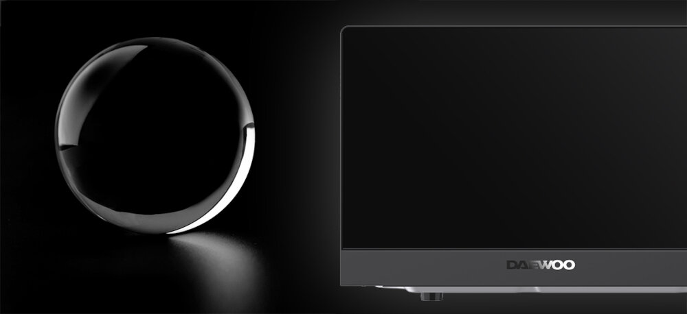 KUCHNIA MIKROFALOWA DAEWOO MD-FA200SB-EU zdjęcie wizualizacyjne czarne tło front kuchenki logo Elegancki wygląd Minimalistyczny design wygląd czarne szkło zlicowane z panelem niewidoczny przycisk praktyczne rozwiązanie