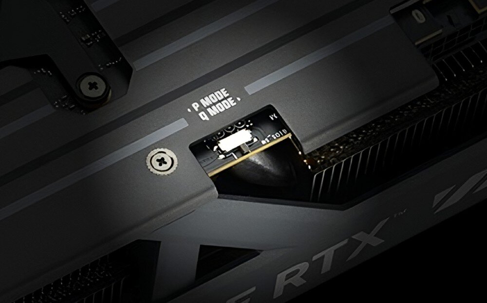 Karta graficzna ASUS TUF Gaming GeForce RTX 5070 Ti GDDR7 16GB Widok na przełącznik podwójnego BIOS-u na krawędzi karty graficznej, umożliwiający wybór między trybem wydajności a trybem cichym, tryby działania