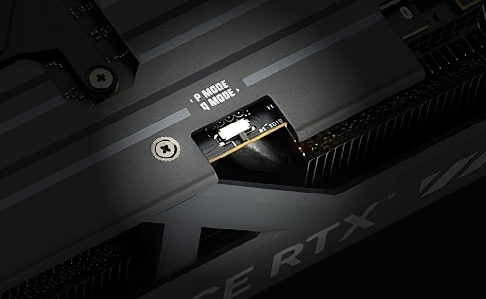 Karta graficzna ASUS GeForce RTX 5090 TUF Gaming 32GB Widok na przełącznik podwójnego BIOS-u na krawędzi karty graficznej, umożliwiający wybór między trybem wydajności a trybem cichym