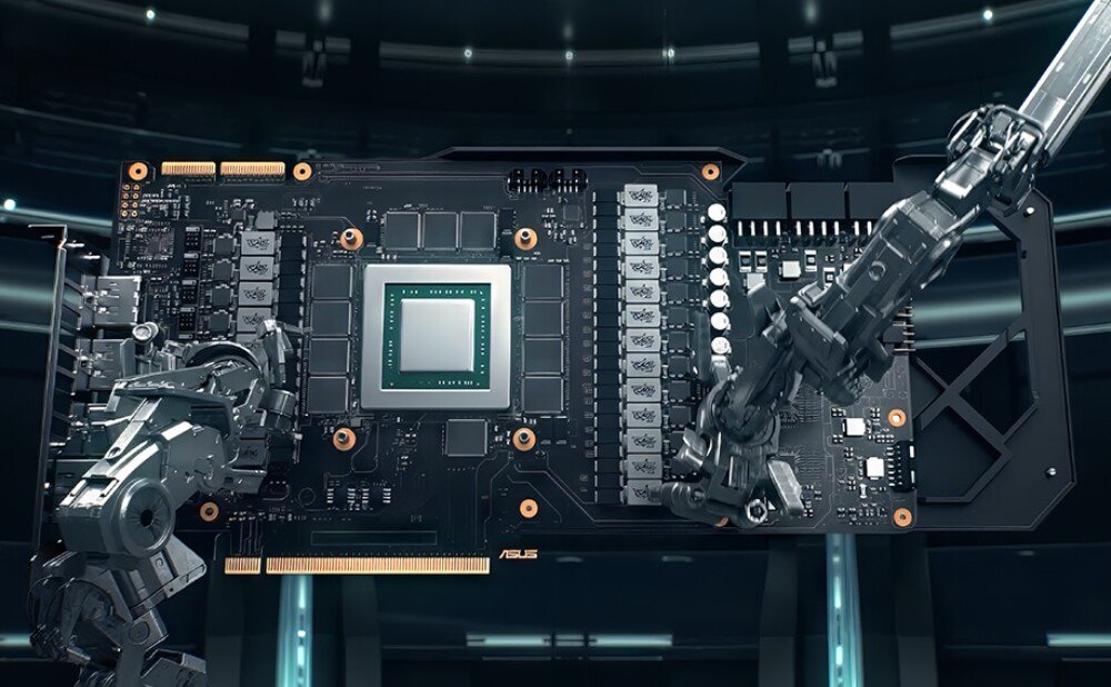 Karta graficzna ASUS Prime Radeon RX 9070 OC 16GB zbliżenie na odsłoniętą płytkę drukowaną z widocznym procesorem graficznym w centralnej części, trzymaną przez dwa zrobotyzowane ramiona montażowe