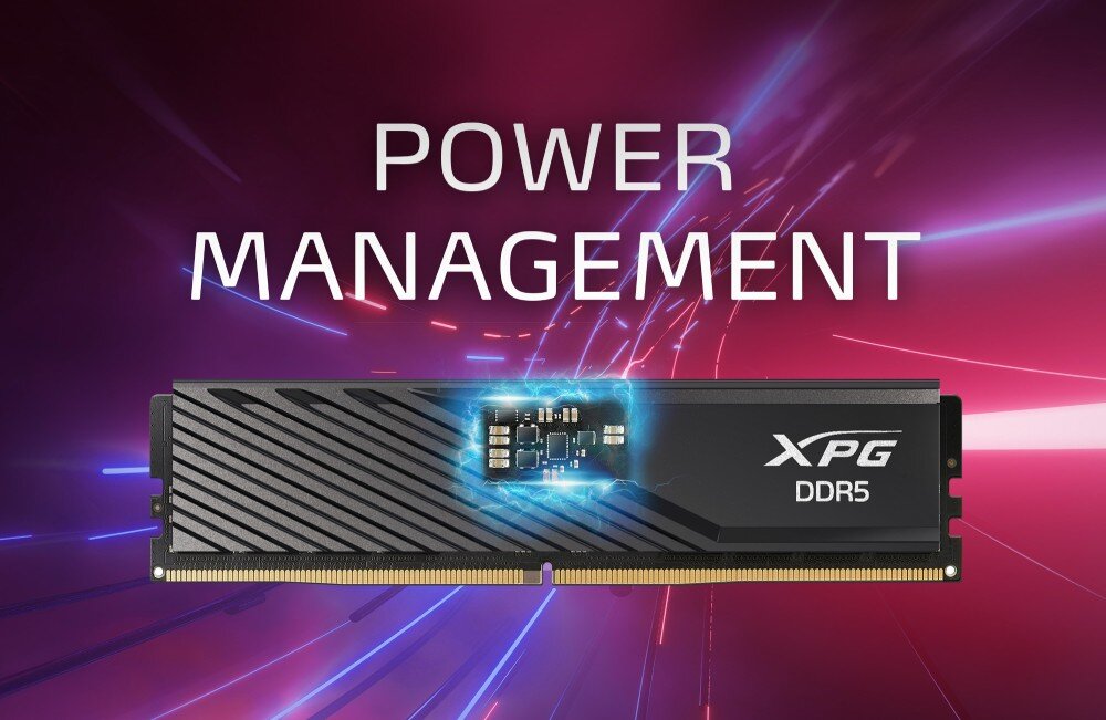Pamięć RAM XPG Lancer Blade Czarny moduł pamięci z wizualizacją układu scalonego w środkowej części, z którego wydobywają się niebieskie wyładowania elektryczne, a nad nim znajduje się duży biały napis 'POWER MANAGEMENT', układ zasilania, pobór energii