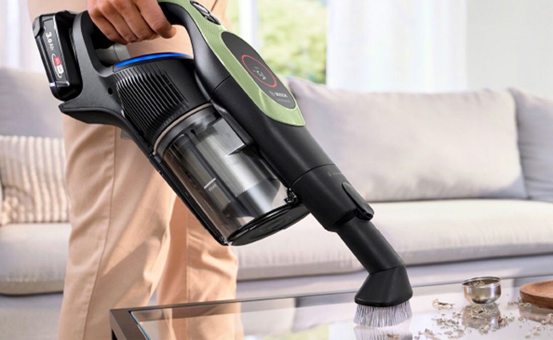 Odkurzacz BOSCH Unlimited 9 BCS931TQC Szczotka z miękkim włosiem Miękkie włosie szczotki do mebli Obracająca się o 360 stopni głowica do różnych kątów i trudno dostępnych miejsc do precyzyjnego i efektywnego czyszczenia wrażliwych mebli