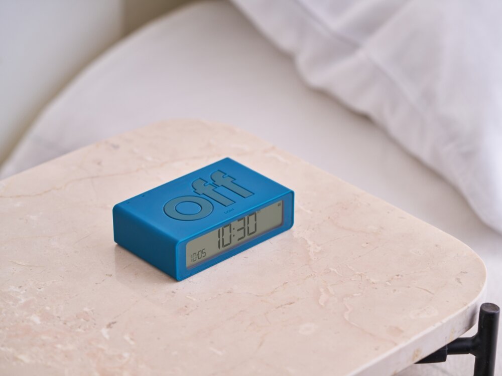 Budzik LEXON Flip Mini
            budzik na szafce akumulator bateria ładowanie usb-c żywotność