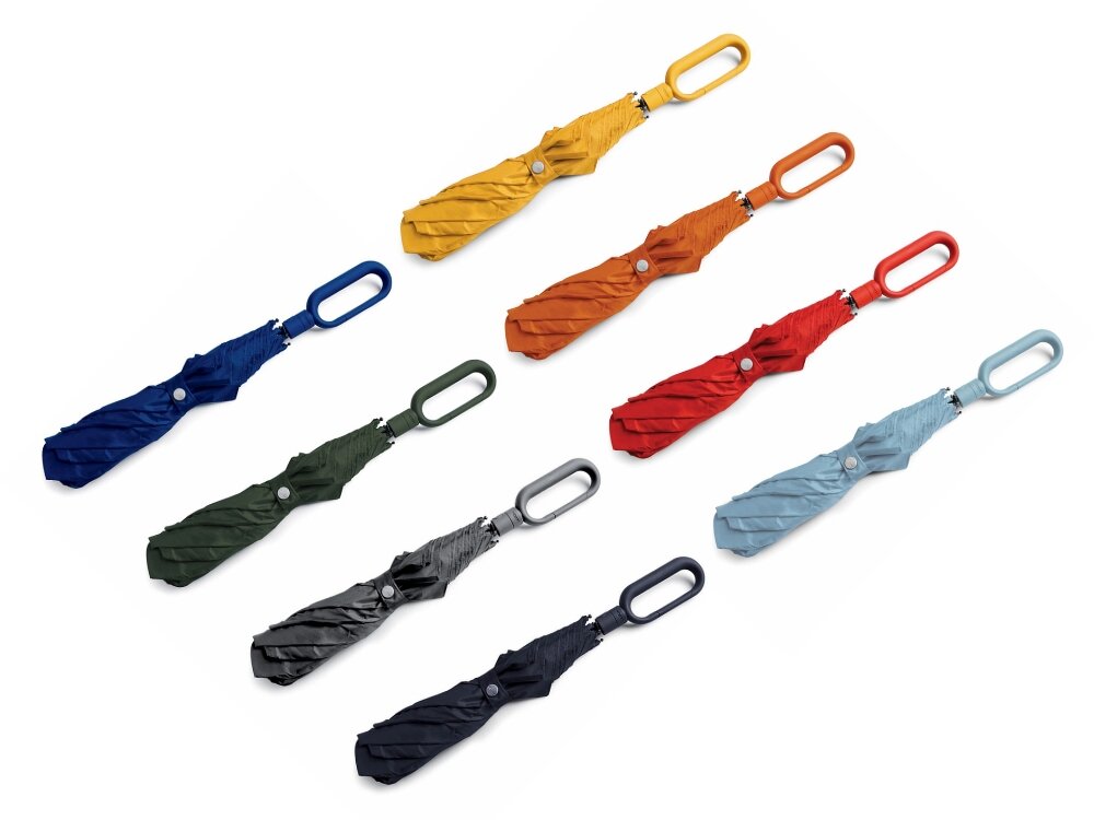 Parasolka LEXON Mini Hook LU21K9 Khaki na deszcz i słońce białe tło osiem leżących parasolek w różnych kolorach karabińczyki