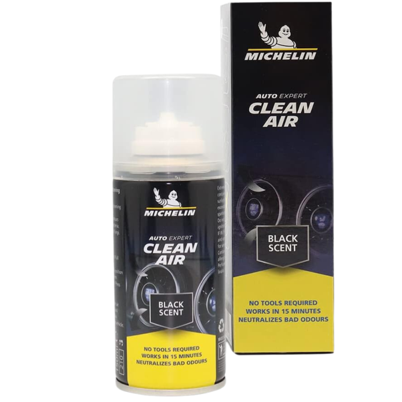 Na obrazie widoczny jest produkt \'Michelin Auto Expert Clean Air\' w formie sprayu oraz jego opakowanie. Na etykiecie znajduje się napis \'Black Scent\', a poniżej informacja \'No tools required, works in 15 minutes, neutralizes bad odours\'.