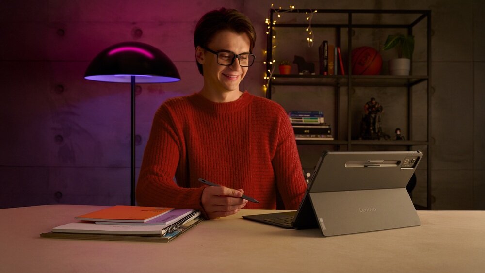 Tablet LENOVO IdeaTab Pro Smukła obudowa z metalu IP52 Etui z klawiaturą 