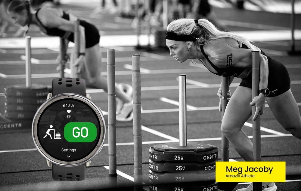 Smartwatch AMAZFIT Active 2 kobieta ćwiczy na siłowni