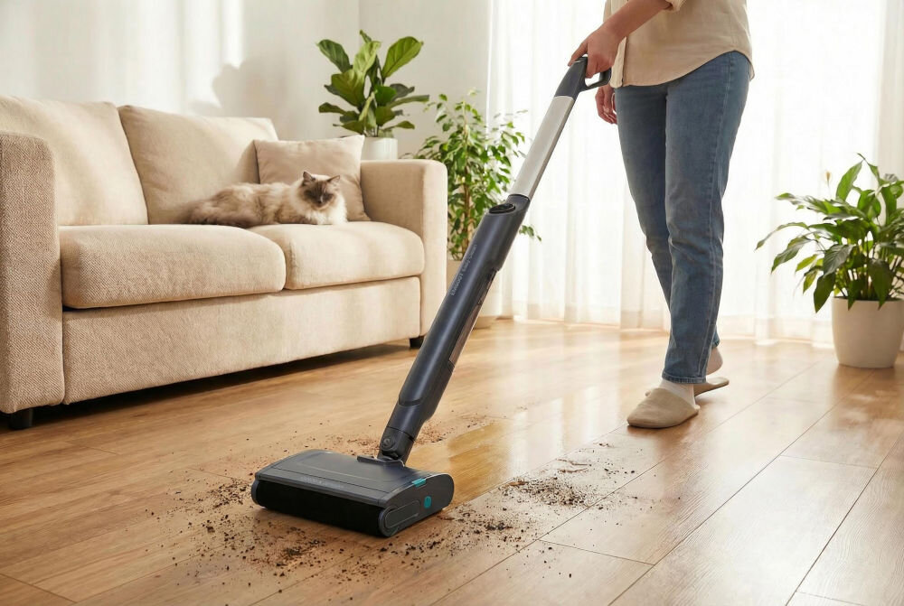 Mop elektryczny GÖTZE&JENSEN EM600T Mopowanie mokrych i suchych zabrudzeń na podłodze przy użyciu mopa elektrycznego Götze & Jensen EM600T.