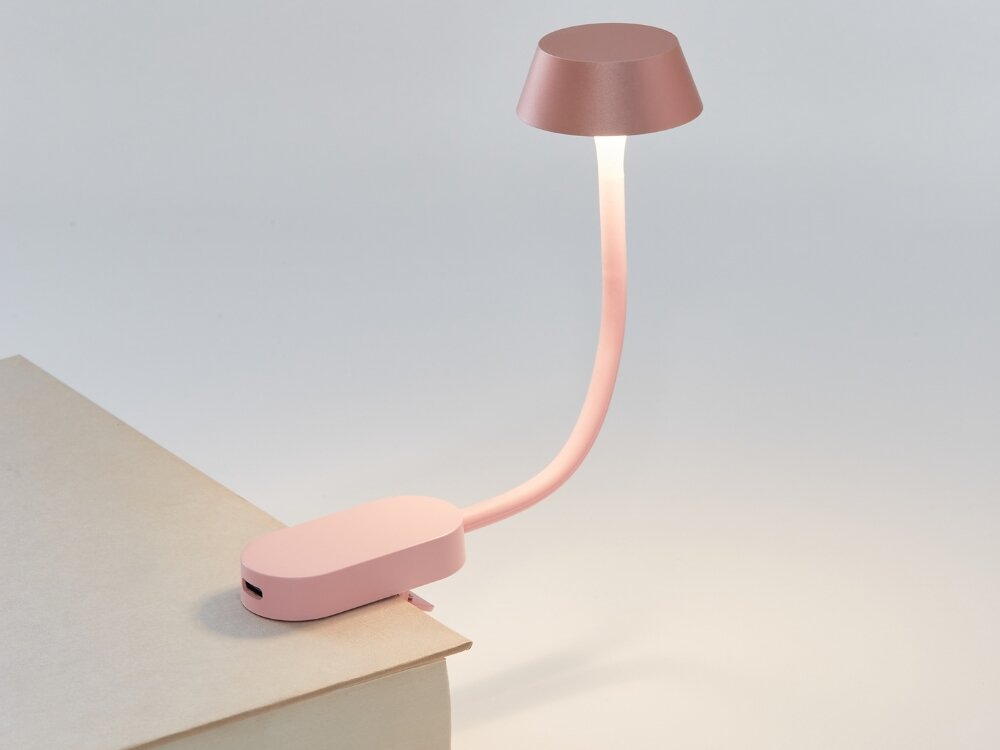 Lampka LED LEXON Mimi Jasnoróżowy jasne tło lampka przypięta klipsem do szafki wejście do ładowania 9 kolorów światła regulacja natężenia światła do każdej sytuacji i nastroju ciepłe barwy podczas relaksu wieczorny odpoczynek zimne światło czytanie praca nauka jedno dotknięcie tworzenie optymalnych warunków klimatyczna atmosfera funkcjonalne oświetlenie