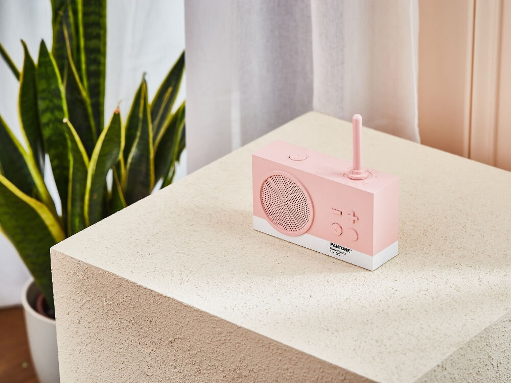 Radioodtwarzacz LEXON Tykho 3 X Pantone Jasnoróżowy
radio na stoliku klasyczna forma charakterystyczna obudowa pantone styl klasa design