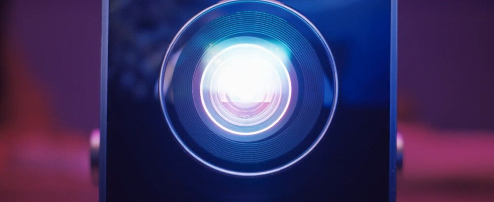 Projektor LG CineBeam Q - Obraz o dobrej jakości, soczewka projektora