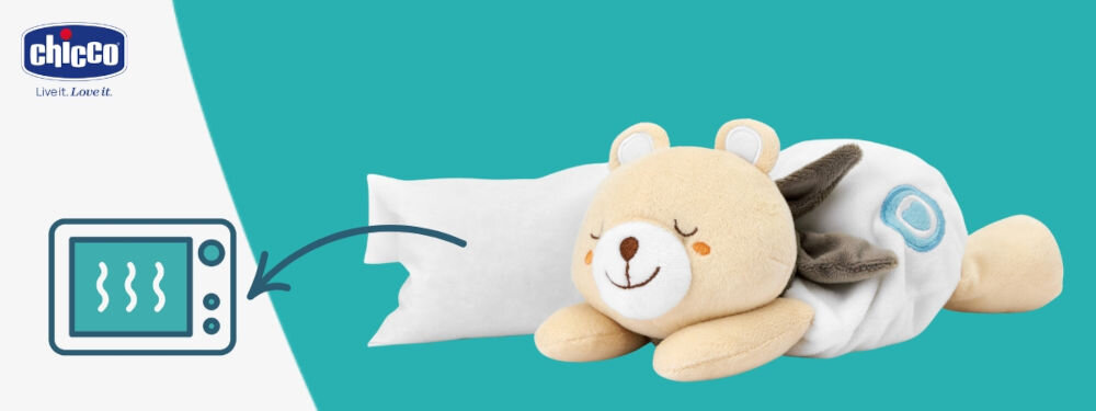 Termofor CHICCO My Sweet DouDou Miś 00012160000000
					kojące ciepło dla maluszka, możliwość wielokrotnego podgrzewania woreczka z solą, ergonomiczny kształt, subtelny ciężar ok. 0,59 kg, ciepło utrzymuje się przez około 1 godzinę,
					biało-turkusowe tło, produkt, woreczek z solą, ikona mikrofali, logo producenta