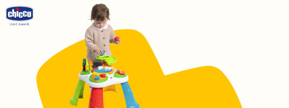 Zabawka interaktywna CHICCO Baby Sense & Focus Stolik Leśni Przyjaciele 00012164000000 biało żółte tło kolorowe drzewka zjeżdżalnia klocki puzzlowe drzewa można układać w dowolny sposób własne, unikalne kompozycje lasu rozwija wyobraźnię kreatywność i umiejętność rozwiązywania problemów myślenie przestrzenne i logiczne