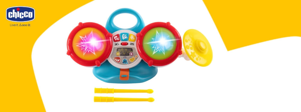 Zabawka perkusja CHICCO 00012243000000 biało żółte tło kolorowa perkusja żółte pałeczki podświetlenie przyciski marka z tradycją i doświadczeniem rodzice czujący się pewnie w swojej roli produkty bawią i wspierają rozwój dziecka ułatwiają codzienne życie  