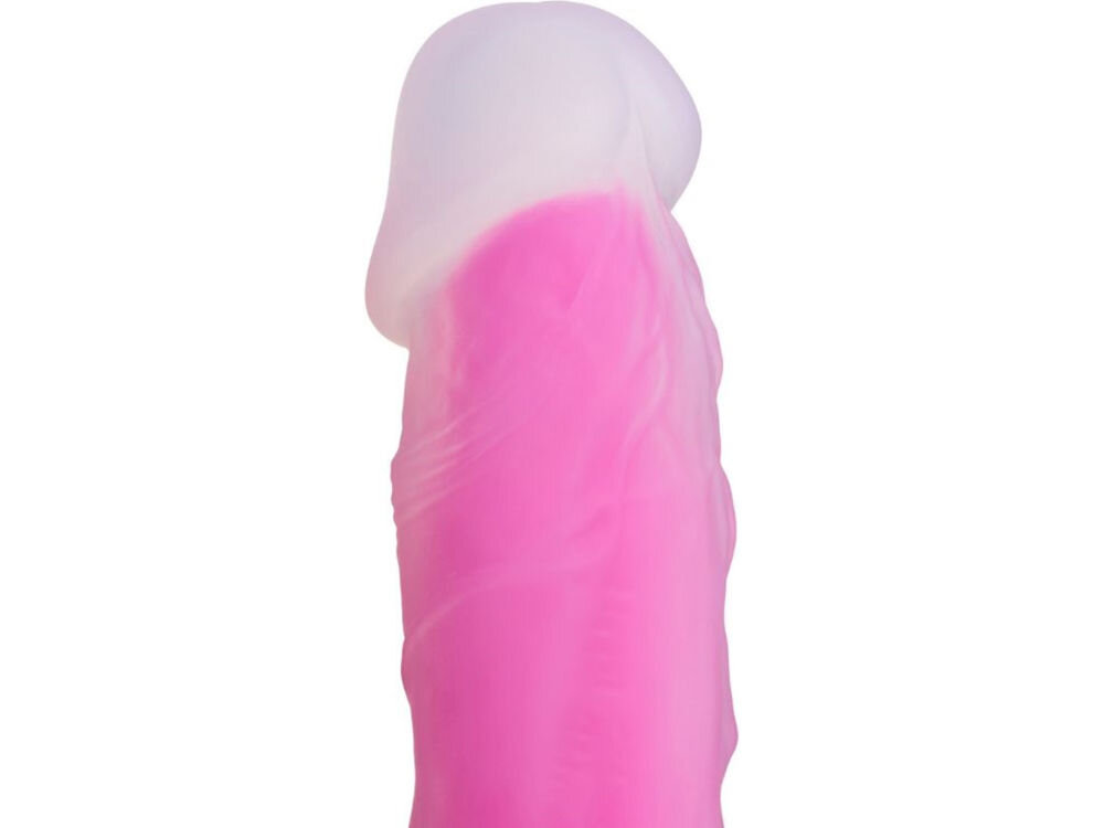 Naturalistyczne dildo SO DIVINE Glorious Różowy zbliżenie na trzon dildo wyżłobienia faktura białe tło autentyczne doznania wysoka jakość wykonania realistyczny kształt z wyraźnie zaznaczoną główką żebrowany trzon wyjątkowe wrażenia maksymalny komfort i przyjemność użytkowniczki dla początkujących i doświadczonych osób