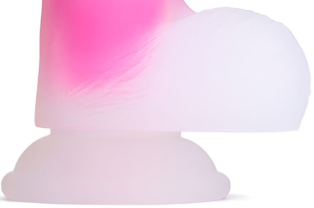 Naturalistyczne dildo SO DIVINE Glorious Różowy białe tło zbliżenie na białą podstawkę z wysokiej jakości bezpiecznego dla ciała silikonu delikatny dla skóry łatwy do utrzymania w czystości do stosowania z lubrykantami na bazie wody Solidna przyssawka u podstawy bezdotykowa zabawa w różnych pozycjach przymocowanie do gładkiej powierzchni przyjemność bez ograniczeń 