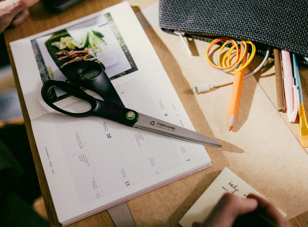 Nożyczki uniwersalne FISKARS Functional Form dla praworęcznych ergonomiczne 21 cm solidna konstrukcja, odporne na użytkowanie, wysoka jakość wykonania