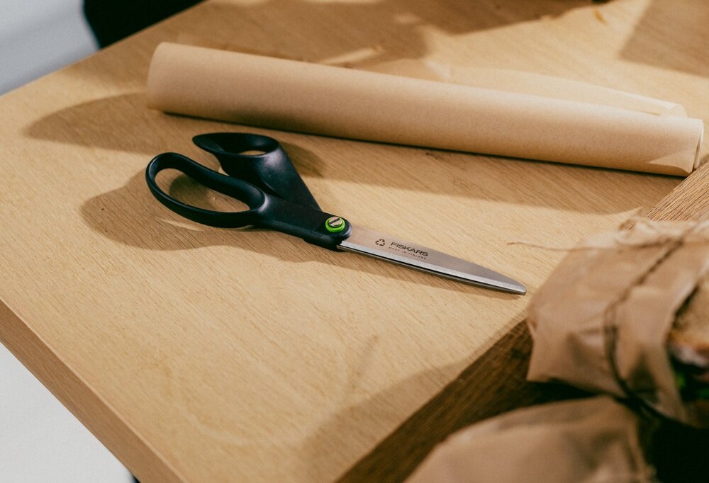 Nożyczki uniwersalne FISKARS Functional Form dla praworęcznych ergonomiczne 21 cm z materiałów z recyklingu, troska o środowisko, codzienna praca