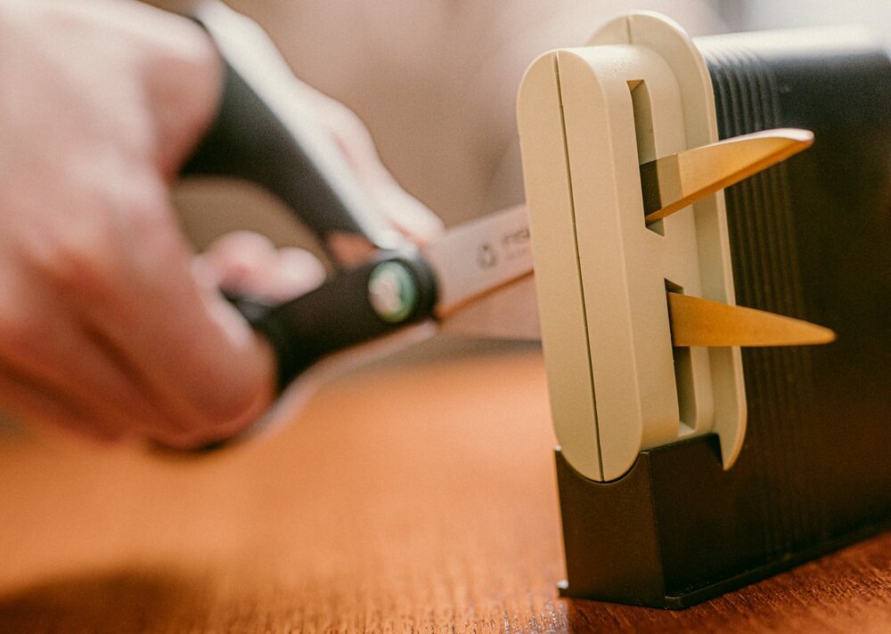 Nożyczki uniwersalne FISKARS Functional Form dla praworęcznych ergonomiczne 25 cm z tworzywa z recyklingu, stabilny chwyt, dla praworęcznych