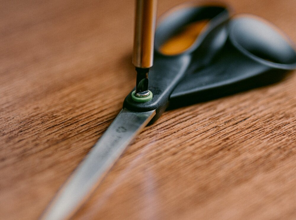 Nożyczki krawieckie FISKARS Functional Form precyzyjne do nitek 13 cm precyzyjne cięcie, ułatwienie poprawek, estetyczne wykończenie