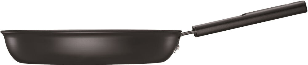 Patelnia FISKARS Hard Face 1075458 24 cm białe tło czarna patelnia stoi bokiem rączka Uchwyt z trwałego i wysokiej jakości tworzywa sztucznego komfort użytkowania  ergonomiczny kształt pewny stabilny chwyt maksymalne bezpieczeństwo wygoda pracy możliwość używania jej w piekarniku (do 150°C) wszechstronna do smażenia zapiekania potraw 