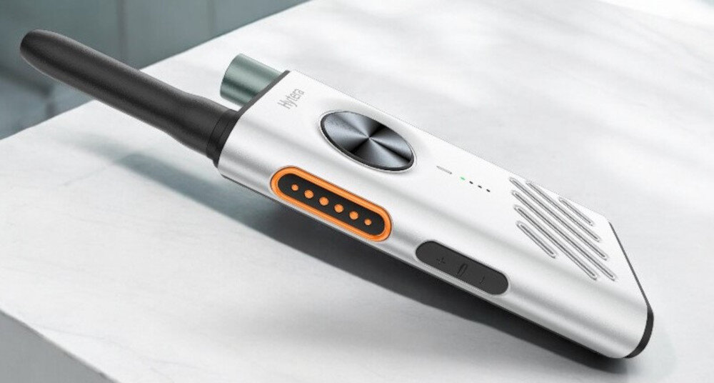 Radiotelefon HYTERA S1 LF - Intuicyjna obsługa, Radiotelefon leżący na blacie