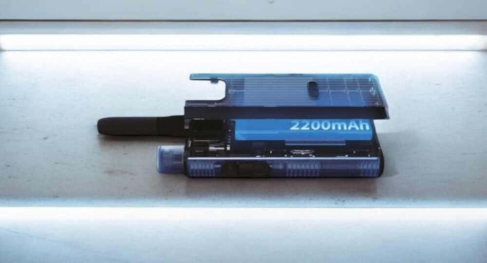 Radiotelefon HYTERA S1 LF - Wydajność na poziomie, Radiotelefon rozłożony na części pierwsze z pokazaną baterią