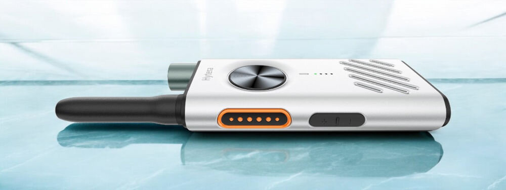 Radiotelefon HYTERA S1 LF - Wyraźny dźwięk, Radiotelefon leżący na blacie