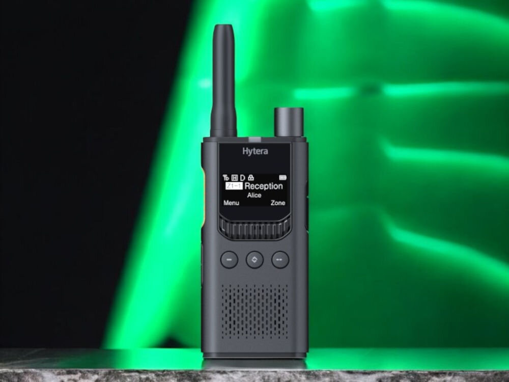 Radiotelefon HYTERA S1 Pro LF - Prosta i szybka obsługa, Radiotelefon od frontu na blacie