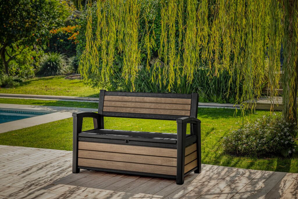 Ławka ogrodowa KETER Deco Garden Bench Popielaty, DecoCoat, drewno, tekstura, trwałość, Ławka ogrodowa Deco Garden Bench na tarasie pod płaczącą wierzbą.