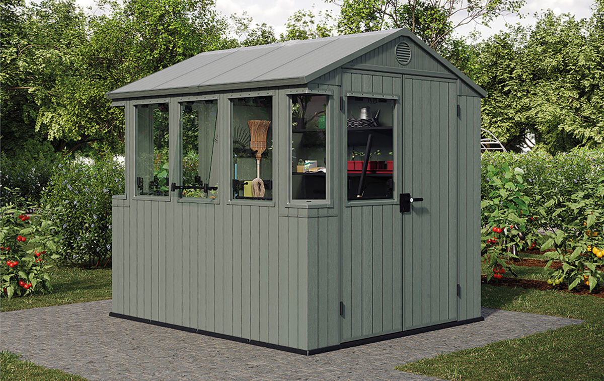Domek narzędziowy KETER Potting Shed 6x8 190 x 243,8 x 221 cm, ogród, domek, Domek postawiony na działce rekreacyjnej, zamknięty, pokazany od frontu lewo skos