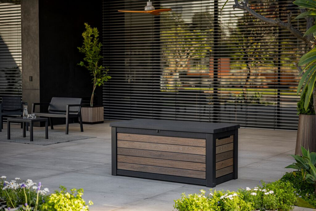 Skrzynia ogrodowa KETER Deco deck box 630 L Jasny-orzech, brązowy, deski, design, stylistyka, Skrzynia ogrodowa Deco 630L na jasnym tarasie.