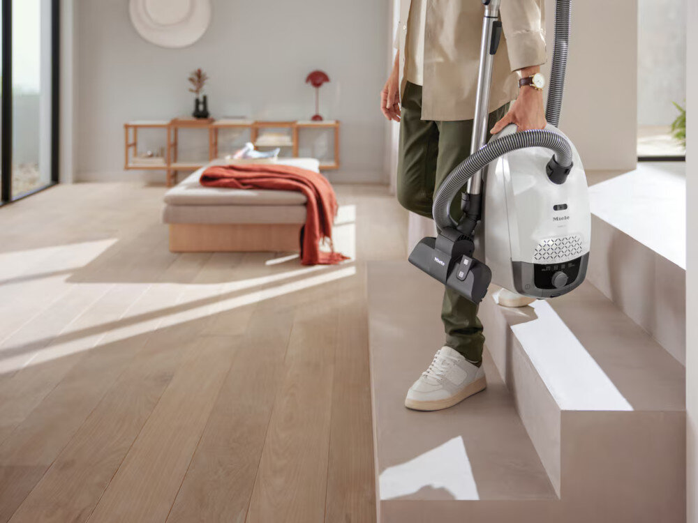 Odkurzacz MIELE Guard S1 Parquet Flex Wygodna obsługa waga wymiary Czytelne sterowanie na górze obudowy 